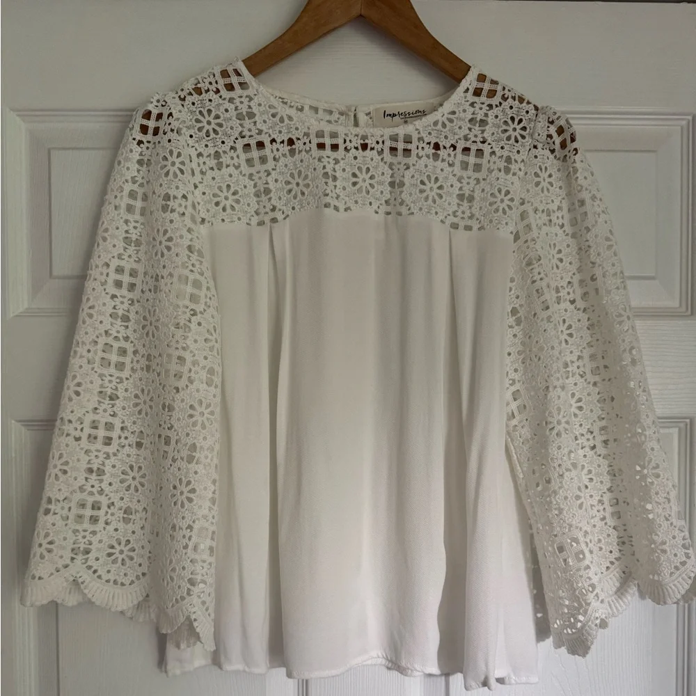 Impressions White Crochet Lace Top – Size M